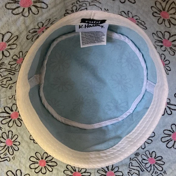 ⭐️HOST PICK!⭐️ NWOT - Keith Haring® Pop Art Blue Pink Daisy Packable Bucket Hat - Picture 12 of 14